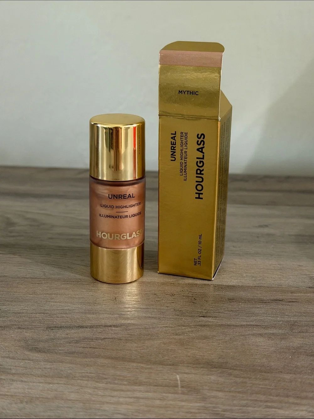 HOURGLASS -Unreal Radiant Glow Liquid Highlighter- shade Mythic